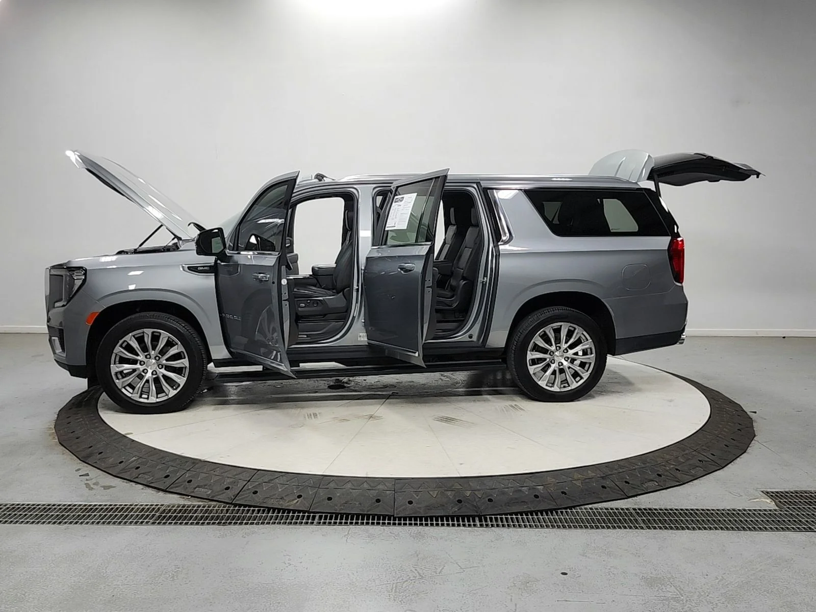 Used 2023 Silver GMC Denali image 12