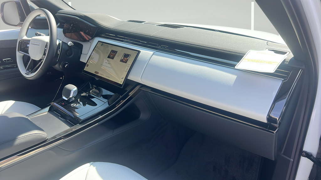 New 2026 Fuji White LAND ROVER Dynamic SE image 20