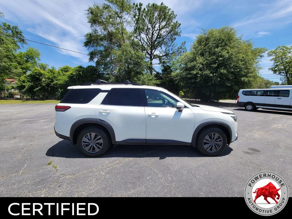 Used 2022 White Nissan SV image 6