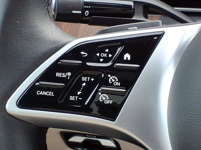 Used 2025 Cirrus Silver Metallic Mercedes-Benz C300W4 image 9