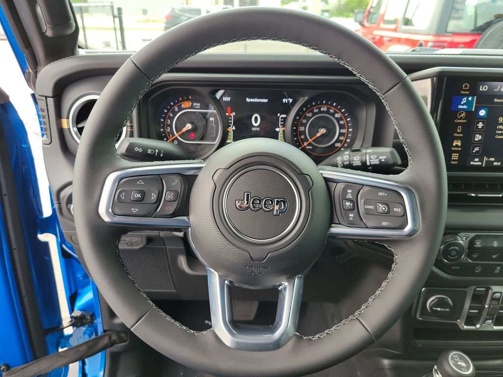 New 2026 Hydro Blue Pearl-Coat Exterior Paint Jeep Sahara image 24