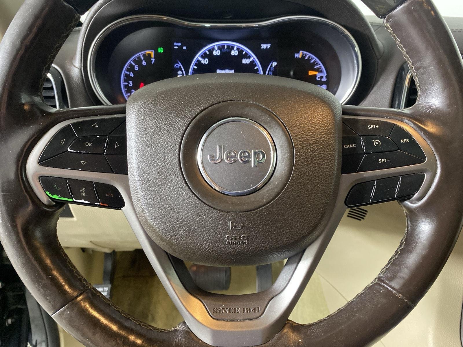 Used 2020 Diamond Black Crystal Pearlcoat Jeep Overland image 24
