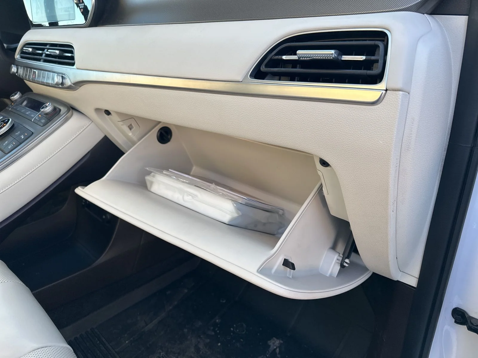 Used 2021 White Hyundai Calligraphy image 37