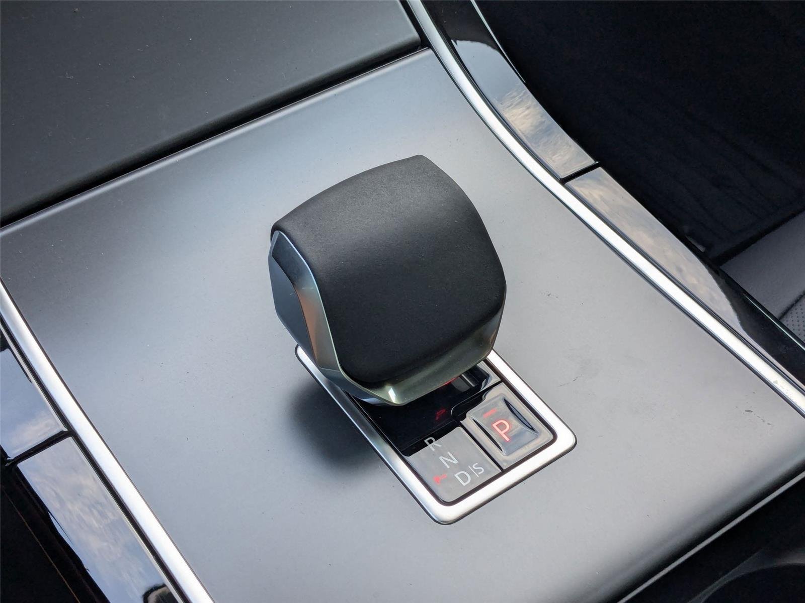 Used 2026 Fuji White Land Rover Core S image 23