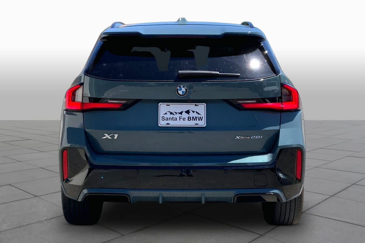 Used 2023 Cape York Green Metallic BMW xDrive28i image 4