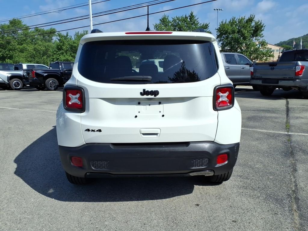 Used 2022 Alpine White Clearcoat Jeep Altitude image 6