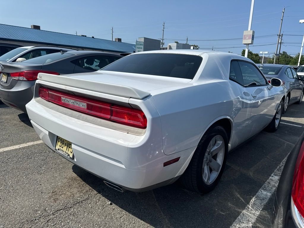 Used 2012 White Dodge SXT image 4
