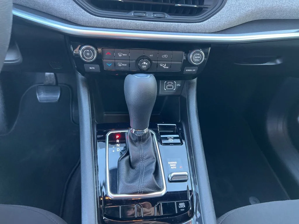 Used 2024 White Jeep Sport image 13