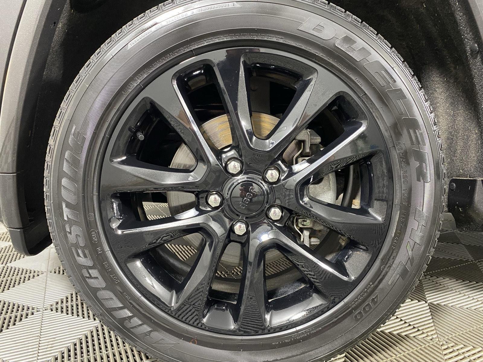 Used 2020 Granite Crystal Metallic Clearcoat Jeep Altitude image 12