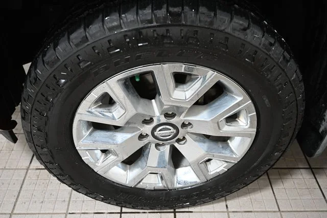 Used 2021 Red Nissan SL image 18