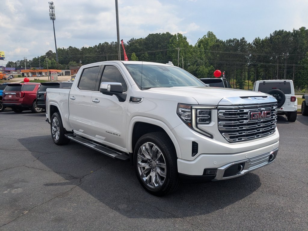 Used 2025 White Frost Tricoat GMC Denali image 3