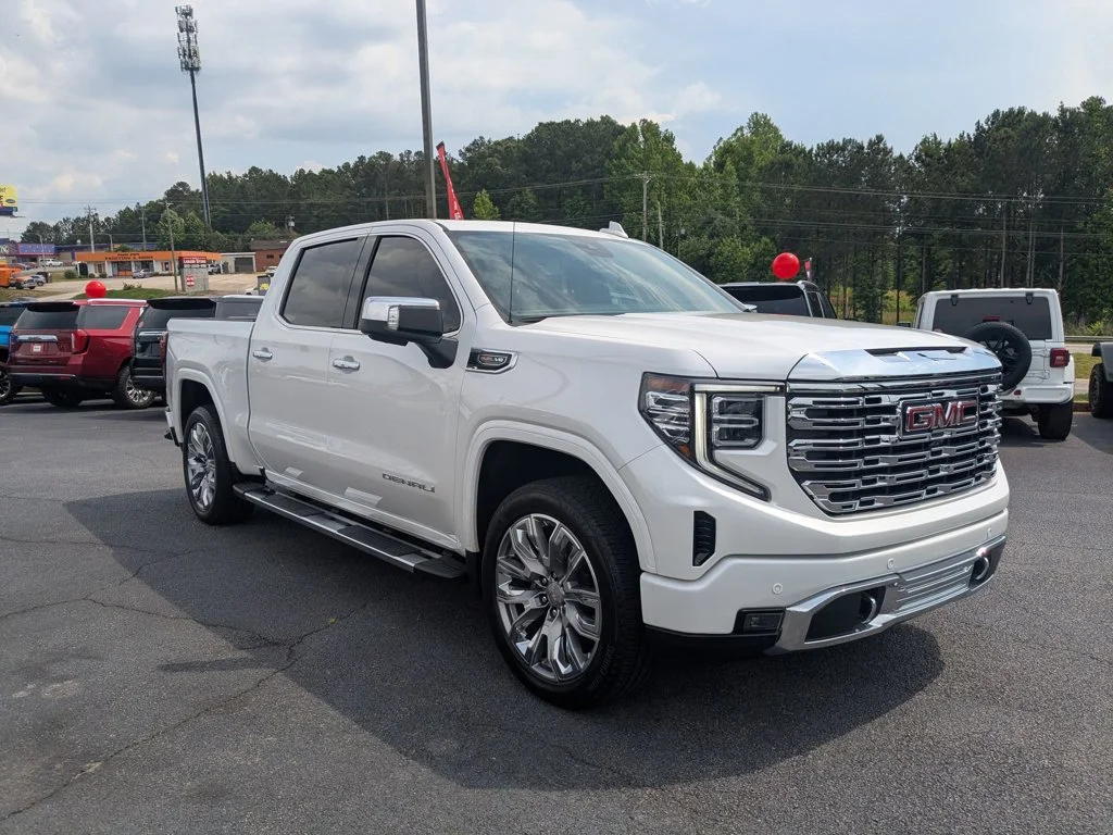 Used 2025 White Frost Tricoat GMC Denali image 3