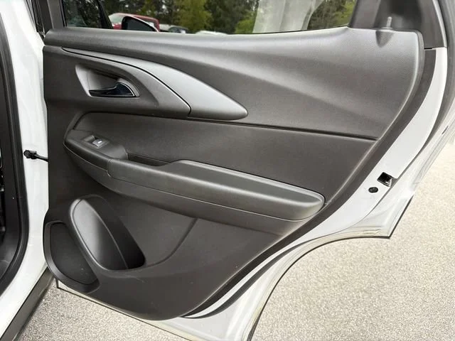 Used 2024 Iridescent Pearl Tricoat Chevrolet ACTIV image 16