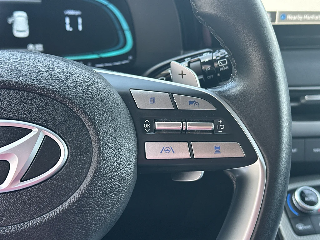 Used 2025 Moonlight Cloud Hyundai SEL image 15