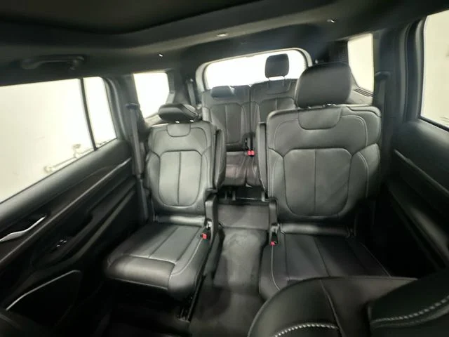 New 2026 Bright White Clear-Coat Exterior Paint Jeep Limited Reserve image 26