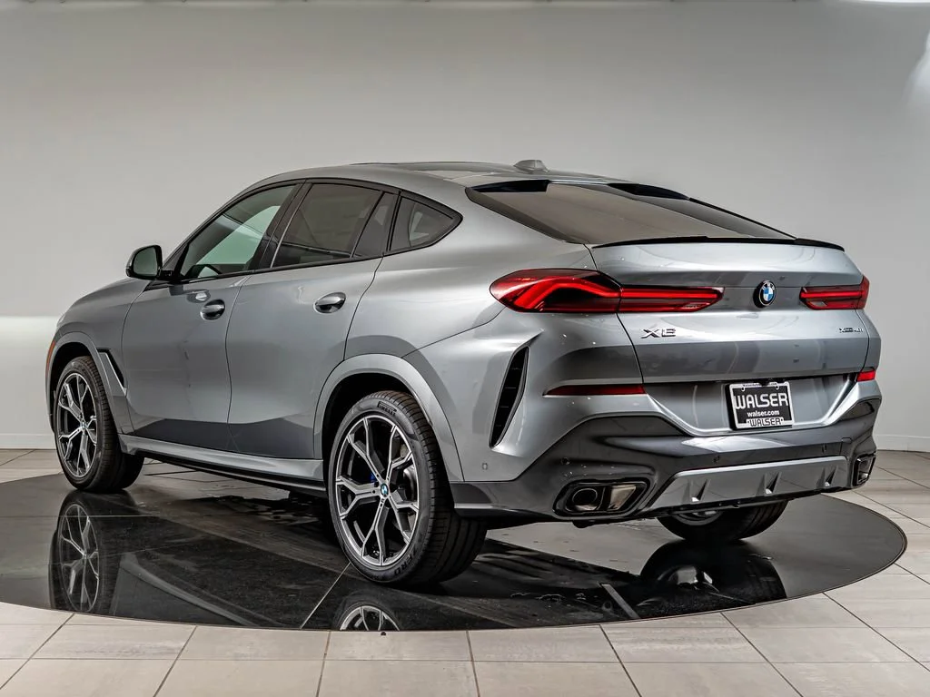 New 2027 Gray Metallic BMW xDrive40i image 7