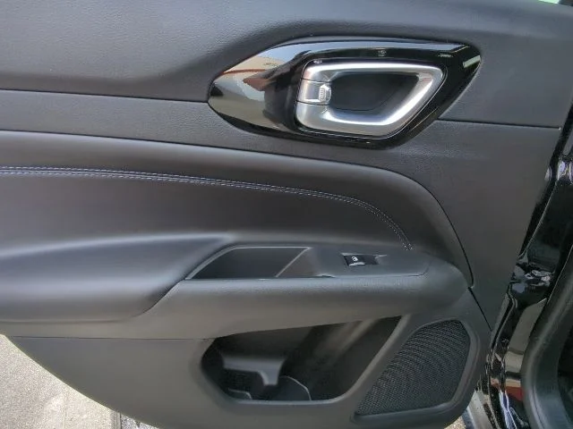 New 2026 Black Jeep Latitude image 24