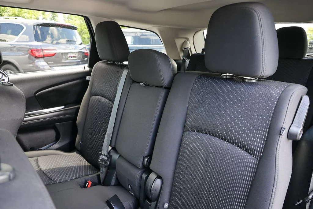 Used 2018 Silver Dodge SE image 30