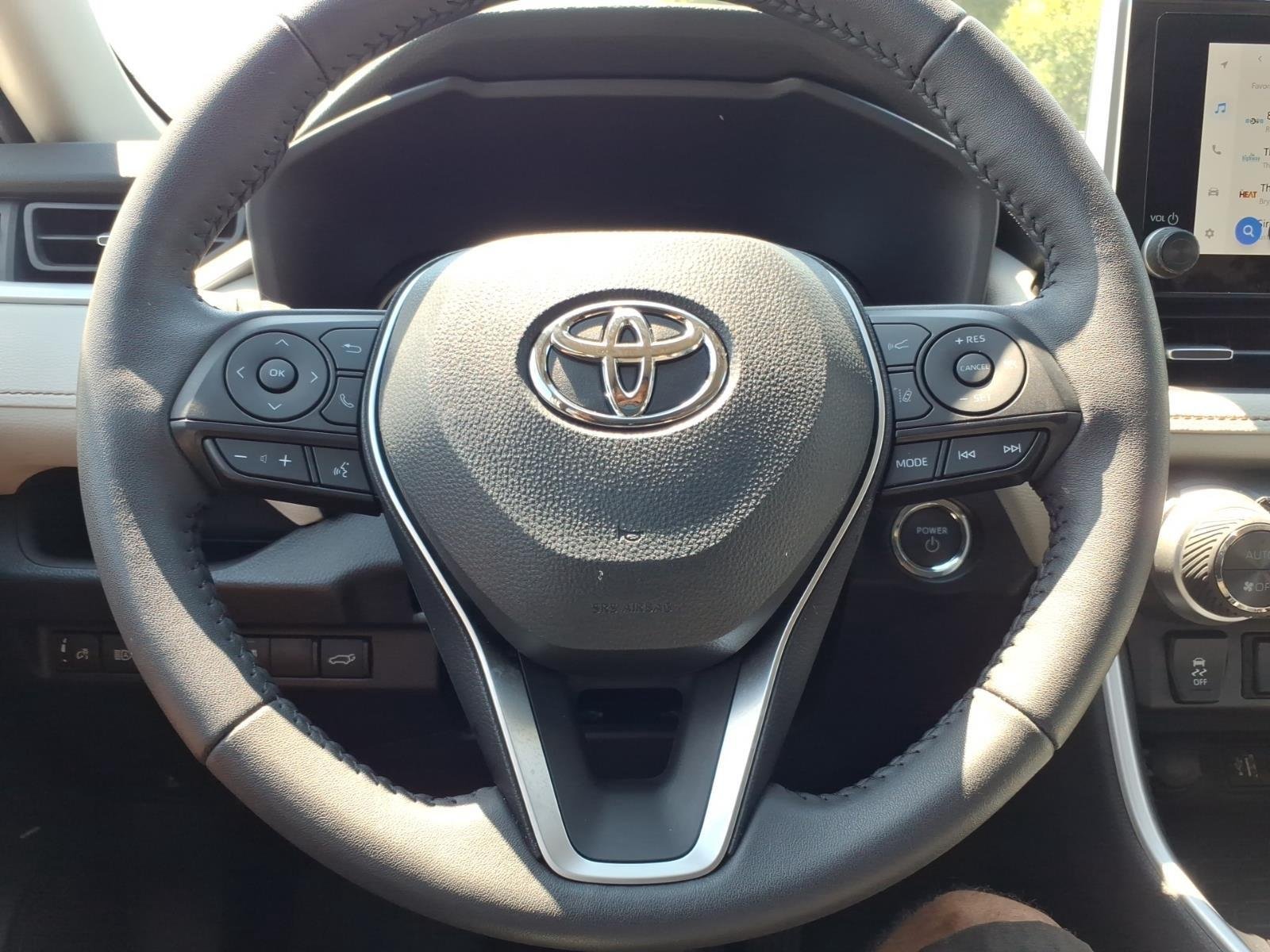 Used 2025 Magnetic Gray Metallic Toyota Hybrid XLE Premium image 27