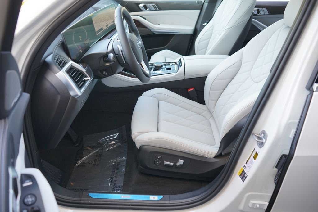 New 2026 Alpine White BMW xDrive50e image 10