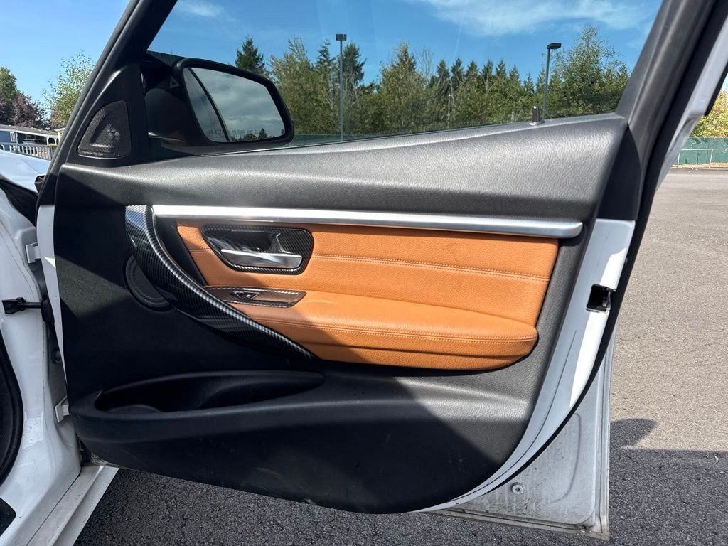 Used 2018 Mineral White Metallic BMW 340i xDrive image 24