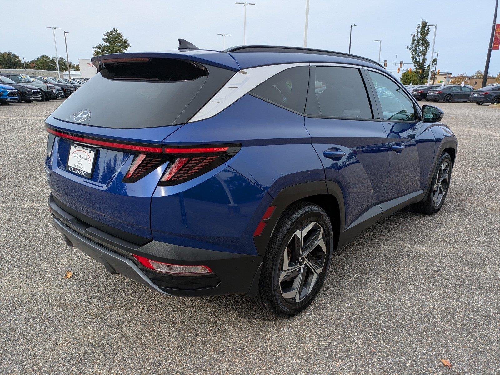 Used 2022 Intense Blue Hyundai Limited image 4