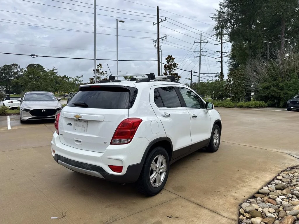 Used 2017 White Chevrolet LT image 7
