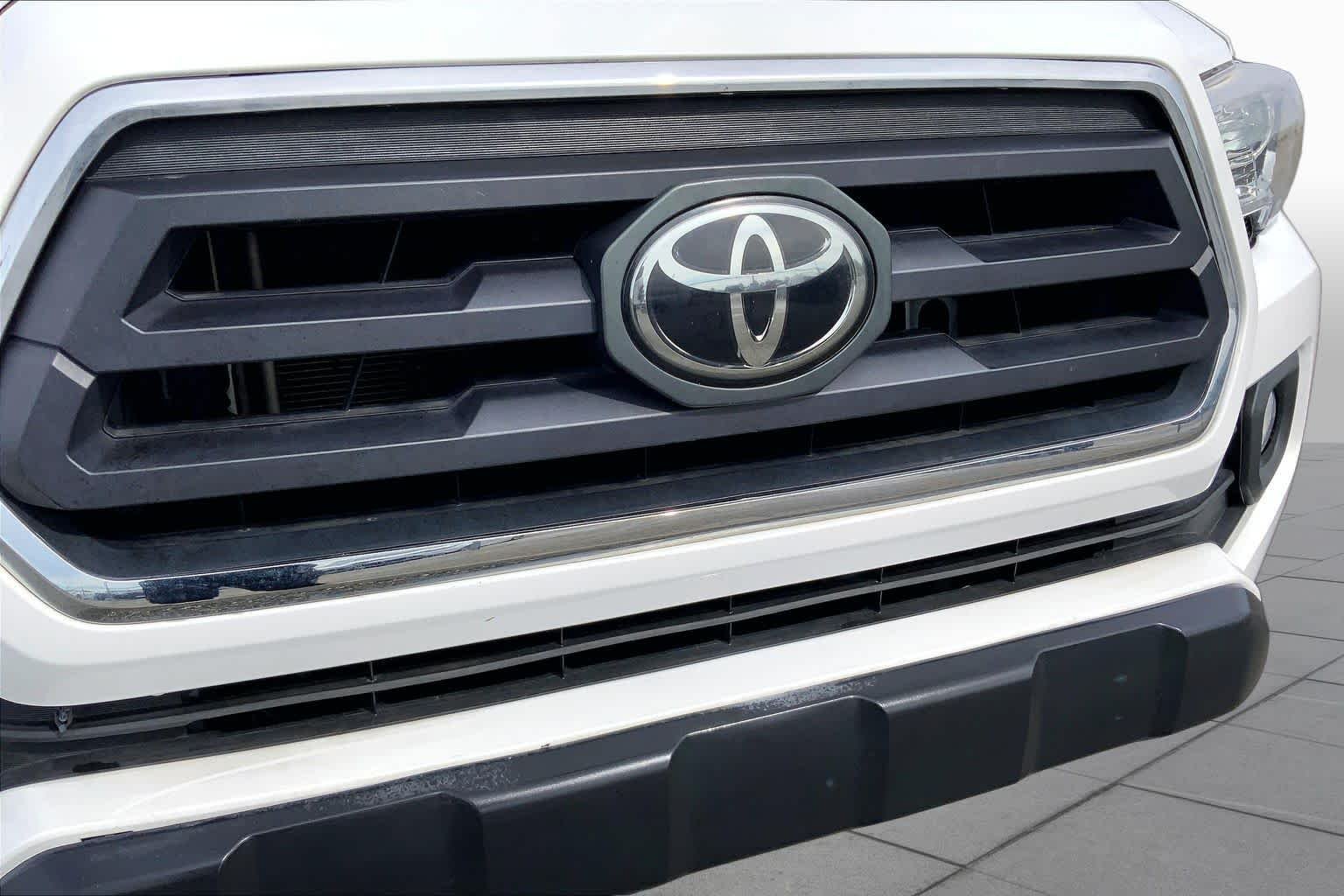 Used 2021 Super White Toyota SR5 image 29