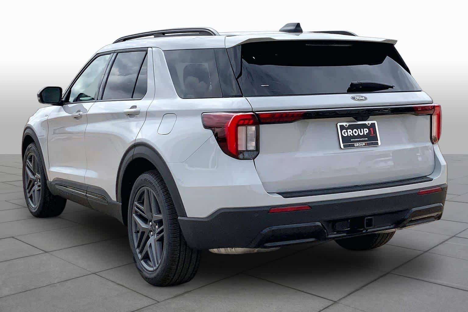 New 2027 Avalanche Gray Ford ST-Line image 12