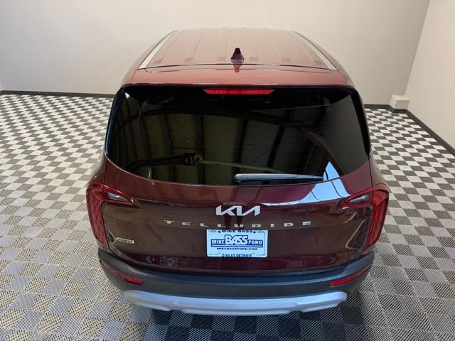Used 2022 Sangria Red Kia LX image 12