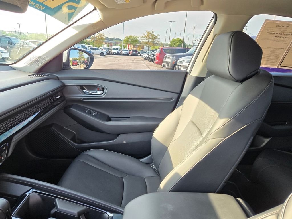 Used 2026 White Honda EX-L image 23