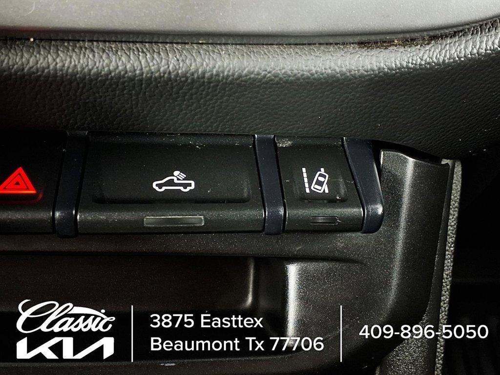 Used 2021 White Chevrolet LT image 21