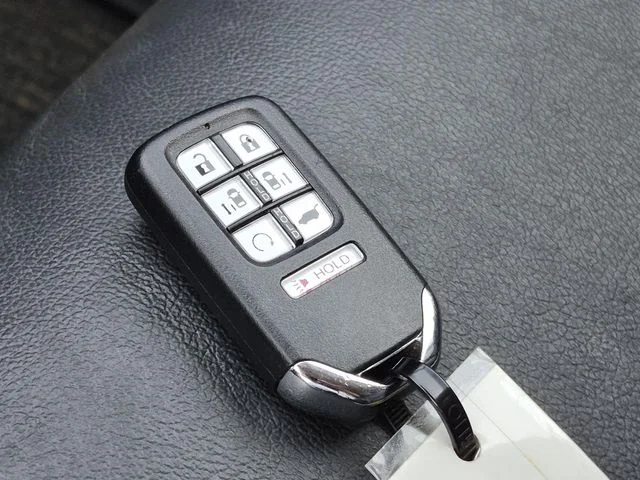 Used 2023 Platinum White Pearl Honda Touring image 37