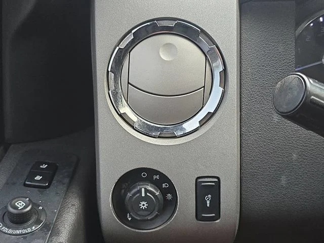 Used 2011 White Ford Lariat image 21