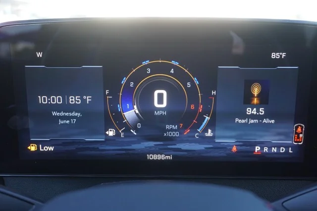 Used 2026 WHITE Chevrolet FWD LT image 28