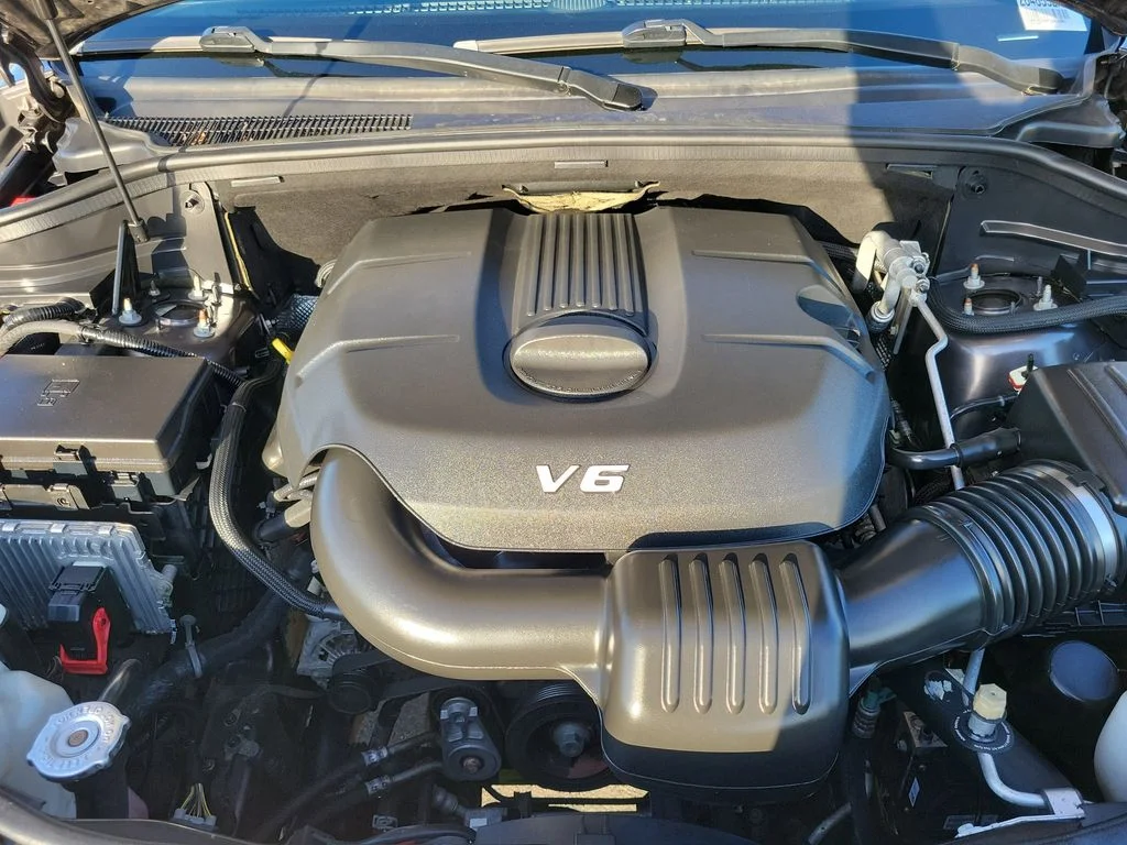 Used 2015 Gray Jeep Overland image 21