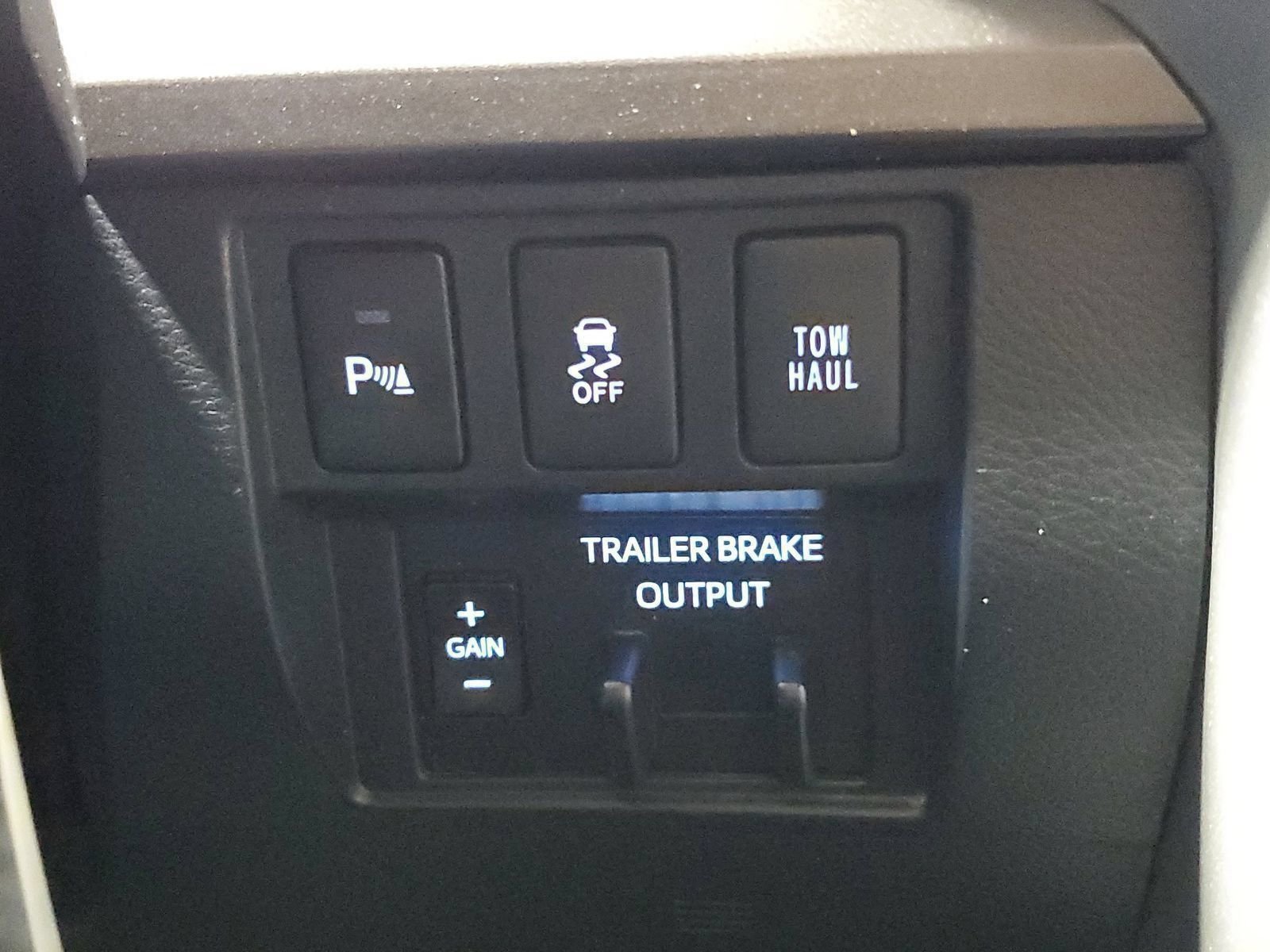 Used 2019 White Toyota SR5 image 23