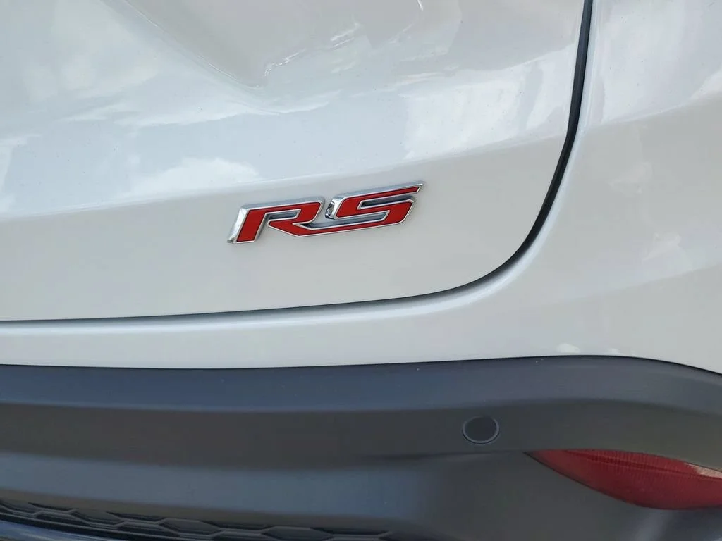 New 2026 Summit White Chevrolet 2RS image 32