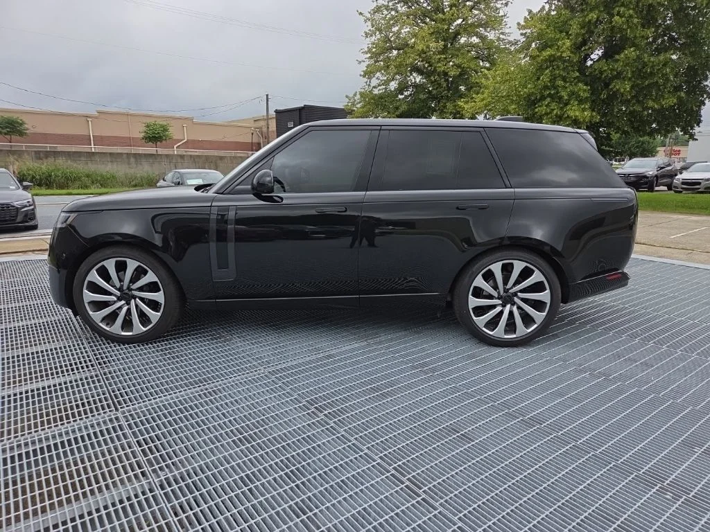 Certified Used 2026 Santorini Black Metallic Land Rover SE image 2