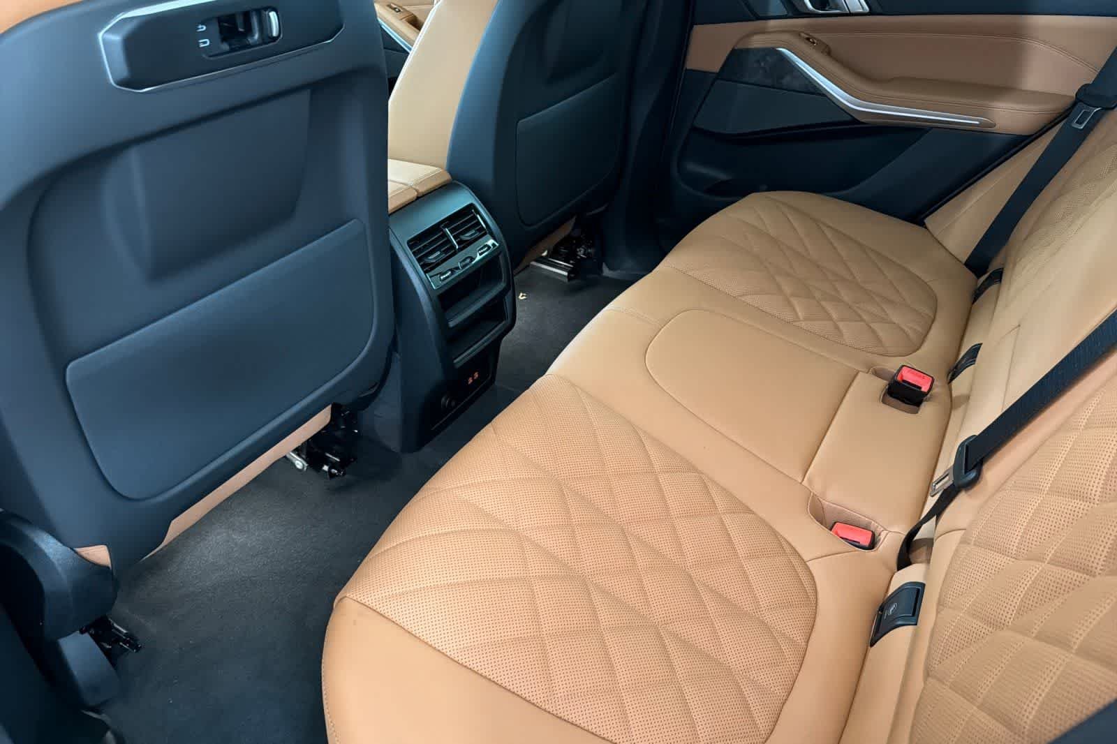 New 2026 Skyscraper Grey Metallic BMW xDrive40i image 4