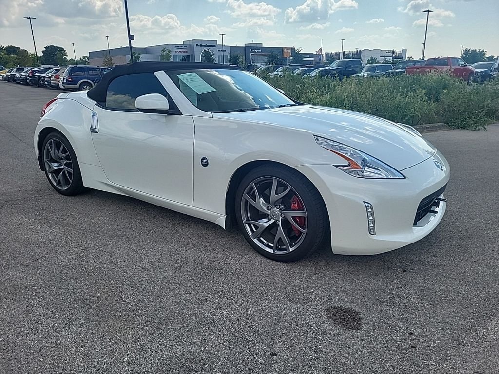 Used 2017 White Nissan Touring Sport image 7