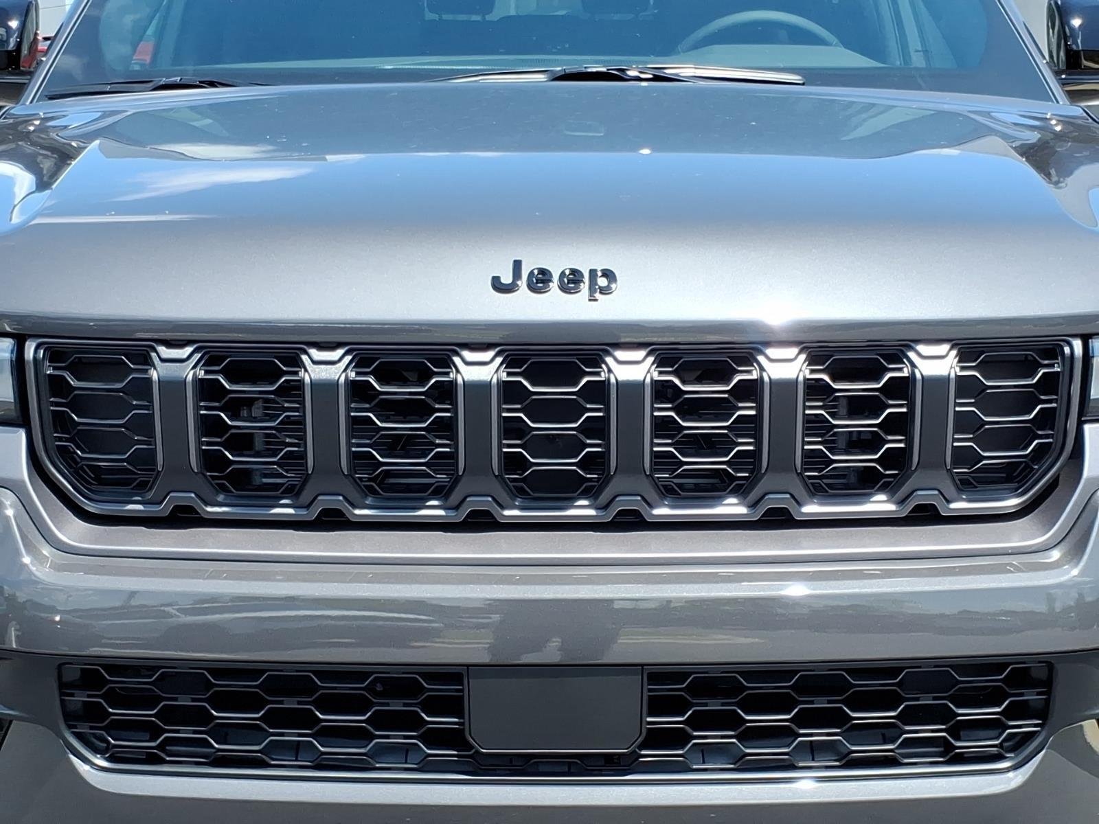 New 2026 Baltic Gray Metallic Clear-Coat Exterior Paint Jeep Laredo Altitude image 15