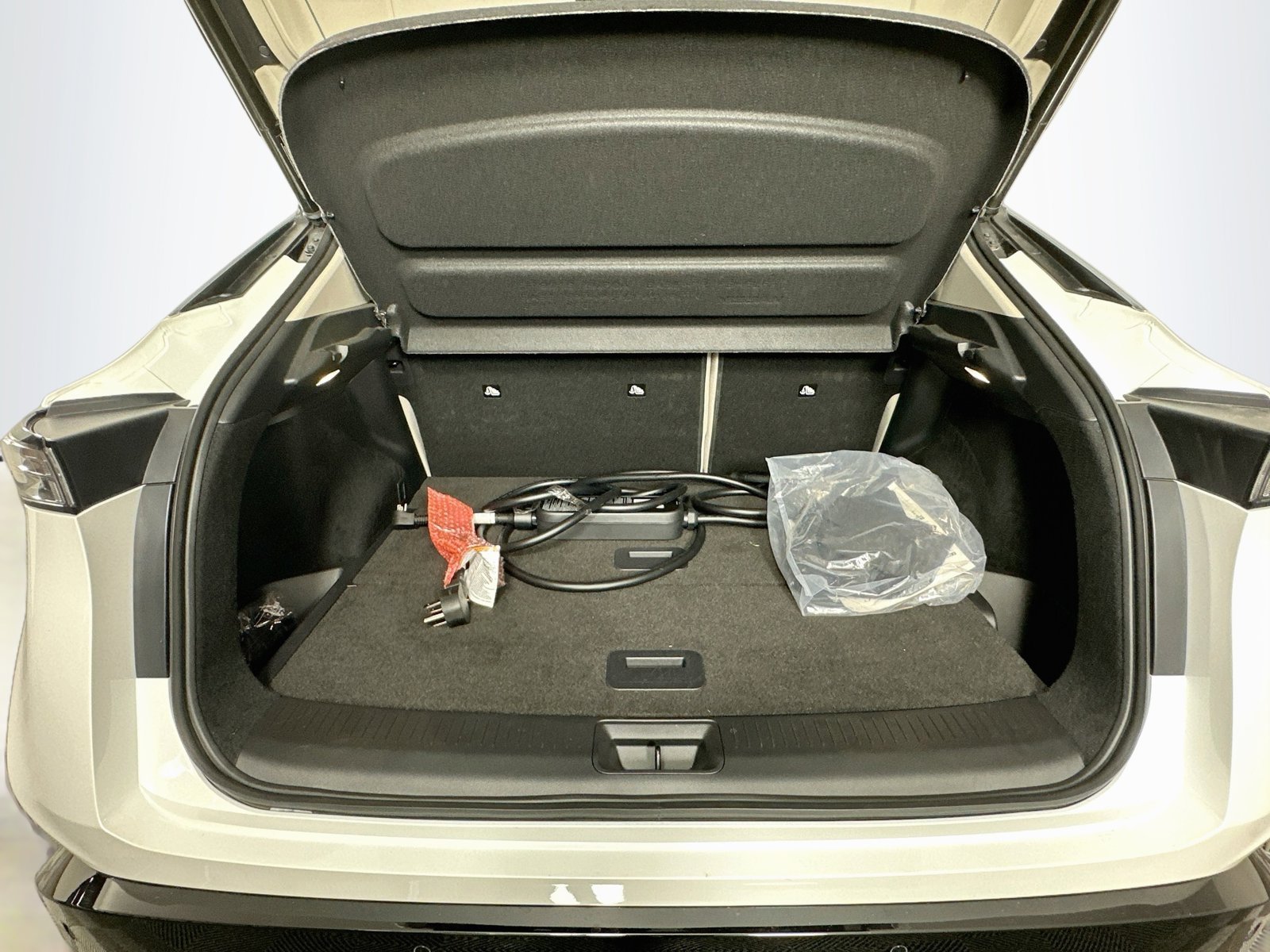 Used 2024 Everest White Pearl Tricoat/Black Diamond Pearl Nissan EMPOWER+ image 27