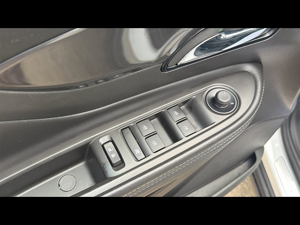 Used 2022 Summit White Buick Preferred image 8