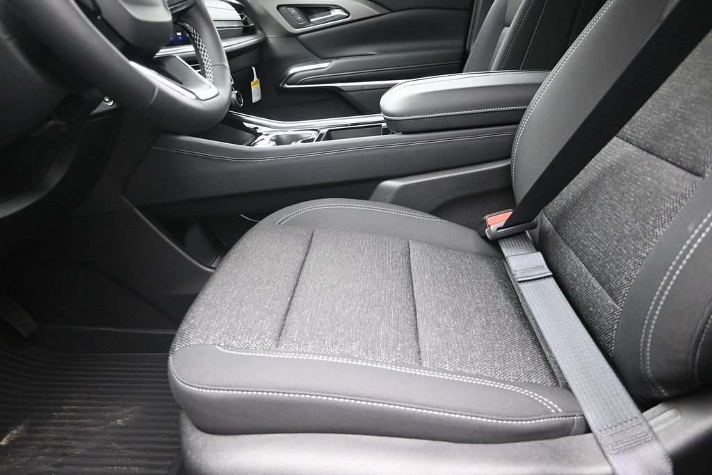 2027 Chevrolet Traverse LT - Photo 13