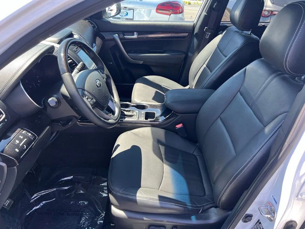 Used 2014 Snow White Pearl Kia Limited V6 image 13