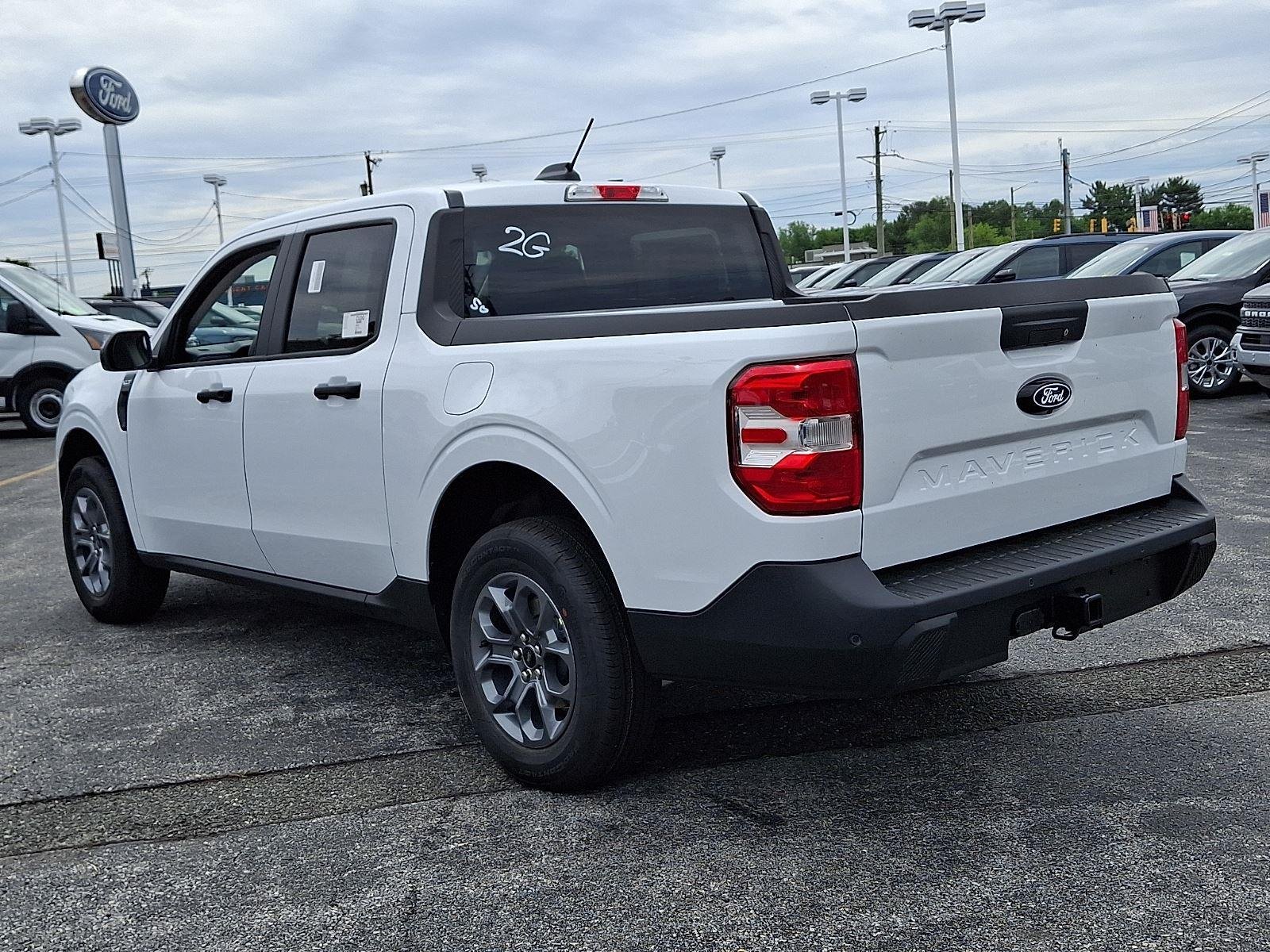 New 2026 Oxford White Ford XLT image 3