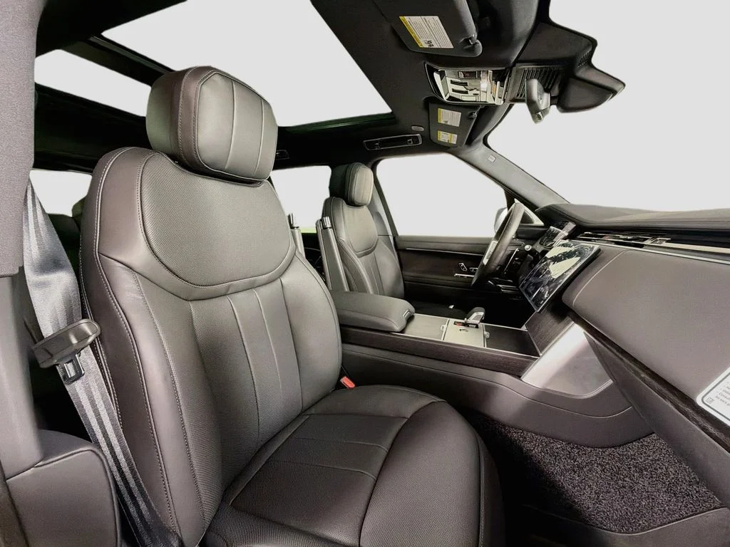 New 2026 Santorini Black Land Rover SE image 30