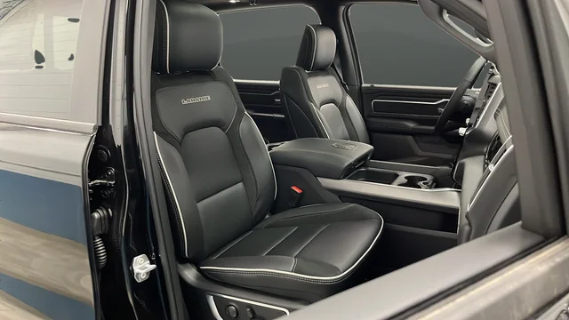 New 2026 Diamond Black Crystal Pearl-Coat Exterior Paint RAM Laramie image 25