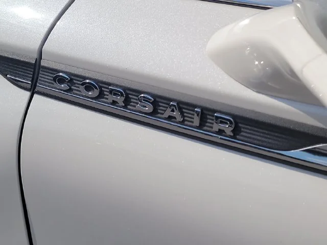Used 2022 White Lincoln Standard image 9
